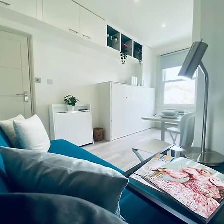 Apt 08 Beachside Beauty Central Studio Steps From Cafes Brighton Eksteriør billede