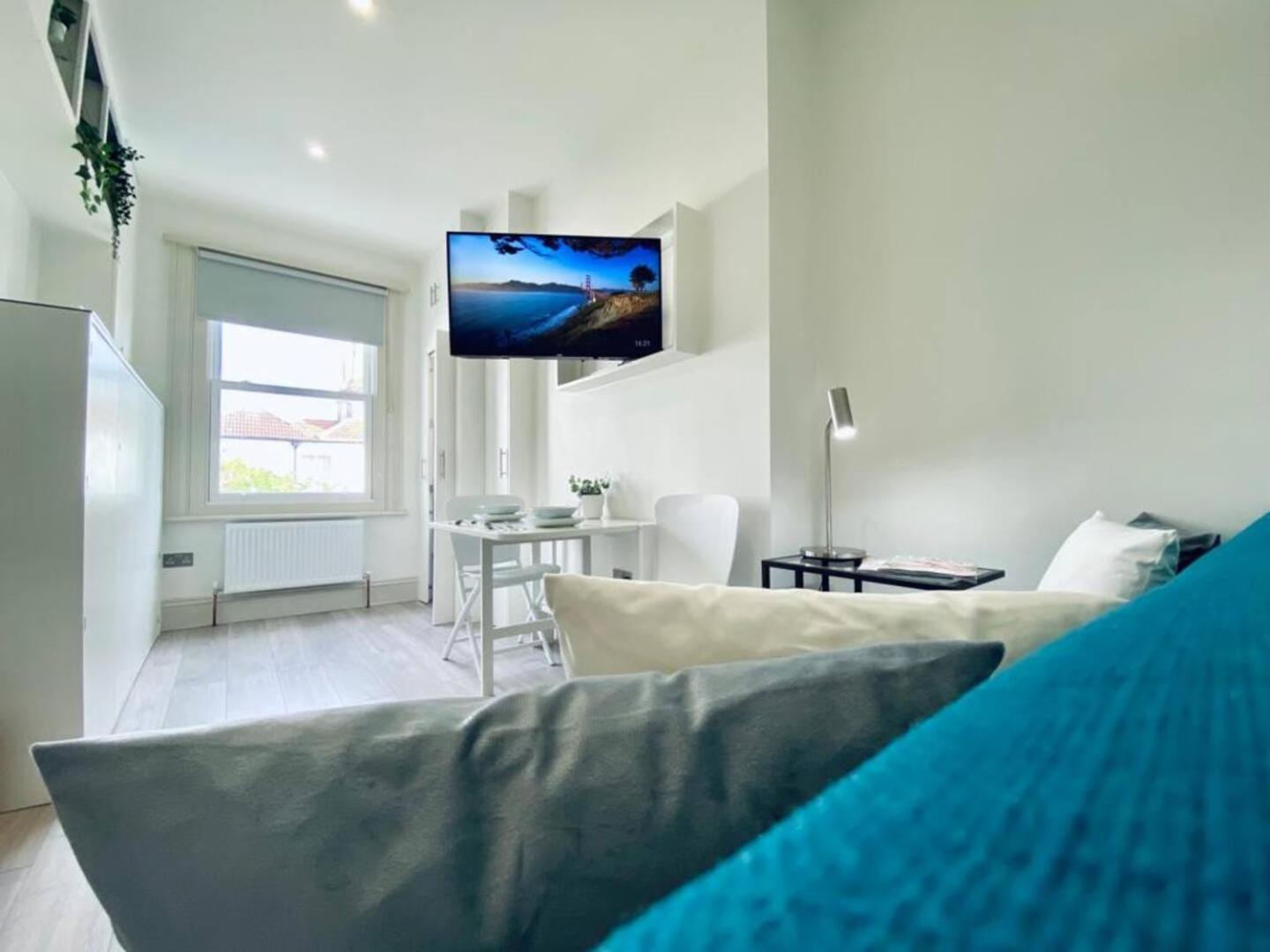 Apt 08 Beachside Beauty Central Studio Steps From Cafes Brighton Eksteriør billede